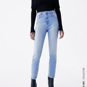 ❤️ Zara Vintage High Rise Light Wash Jeans